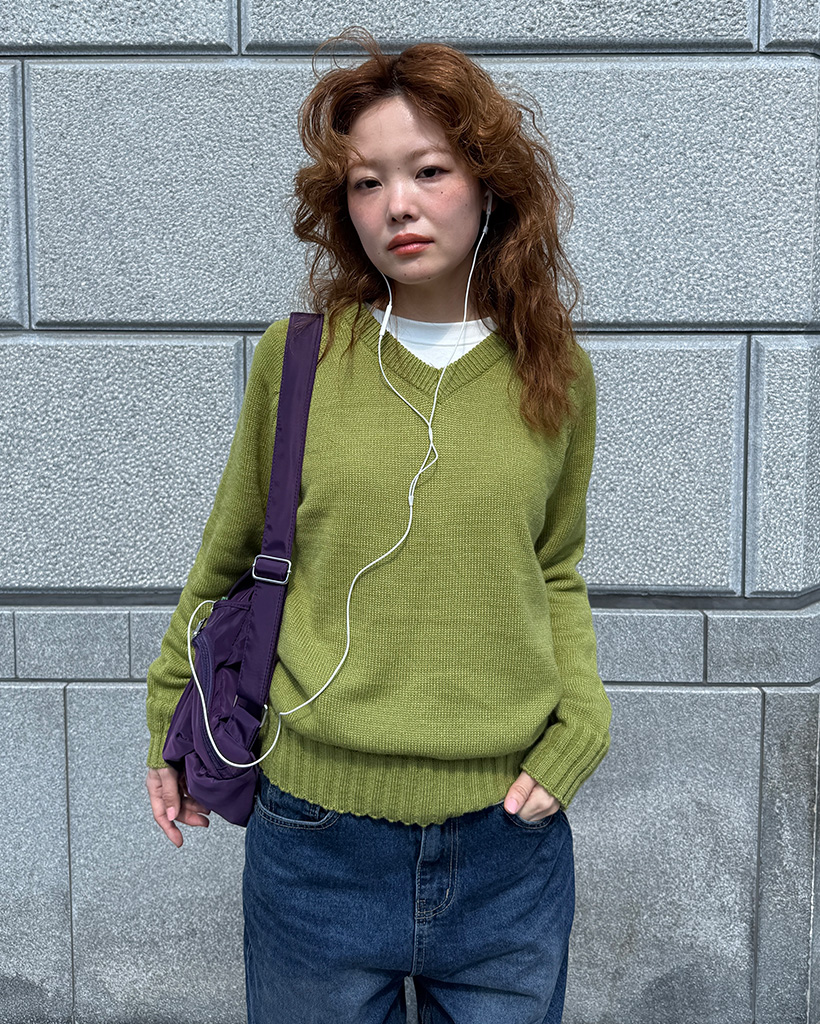 Vネックルーズフィットニット