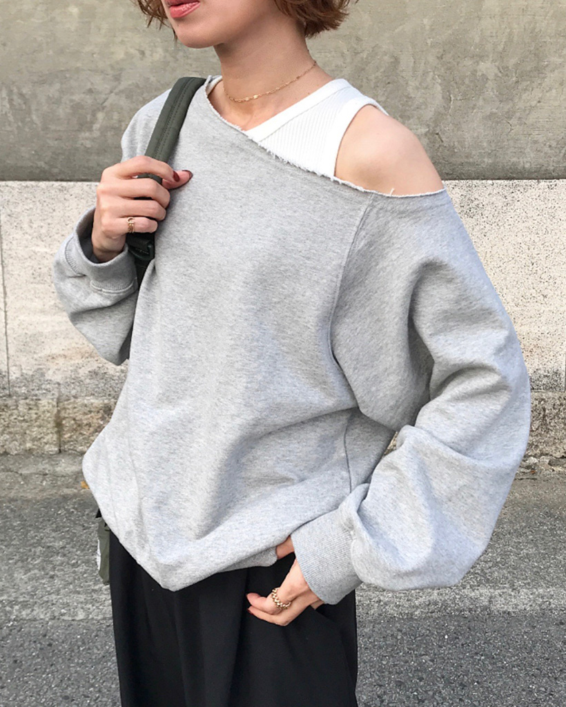 オフショルダースウェット
