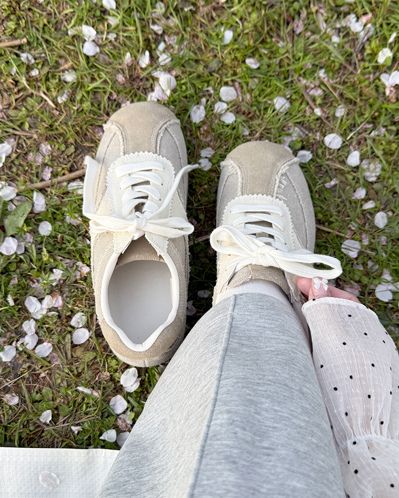 ラインバイカラースニーカー