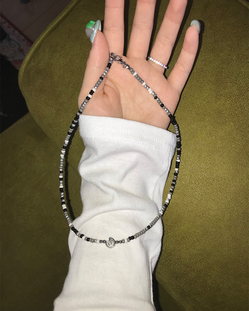 アンバランスブラックボールビーズネックレス