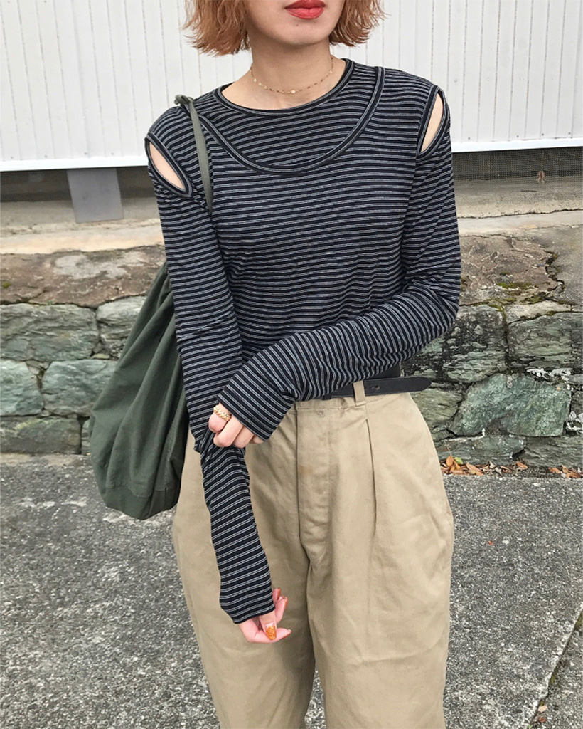 カットアウトロングボーダースリーブTシャツ