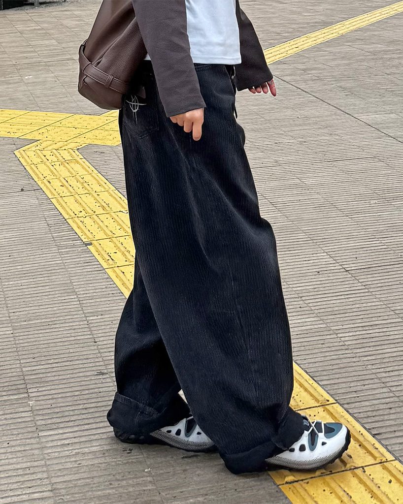 (ユニセックス)スター刺繍バルーンデニムパンツ