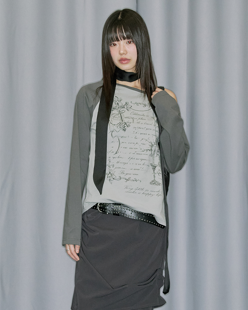 [K-POPアイドル着用] Cross Ornament Off Shoulder Raglan Long Sleeve - ASH GRAY
