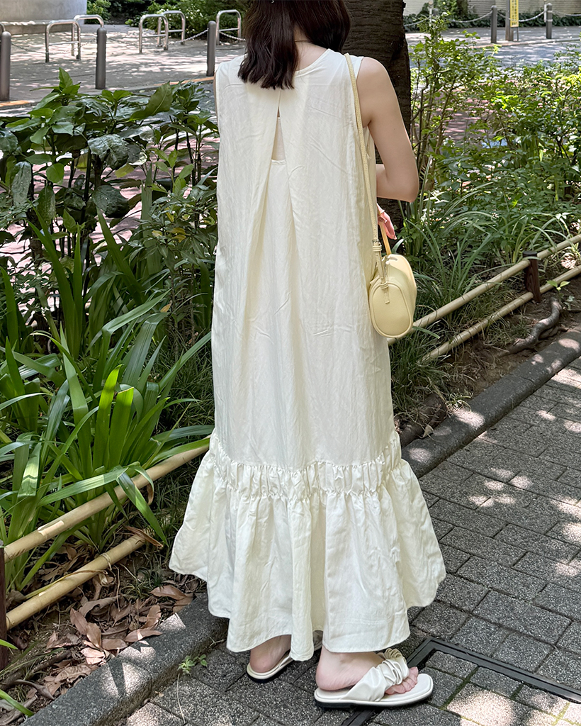 KiRa2様✨ソブ　ロングワンピース　フリルスリーブワンピース　白　近年モデル KiRa2様✨ソブ ロングワンピース フリルスリーブワンピース 白