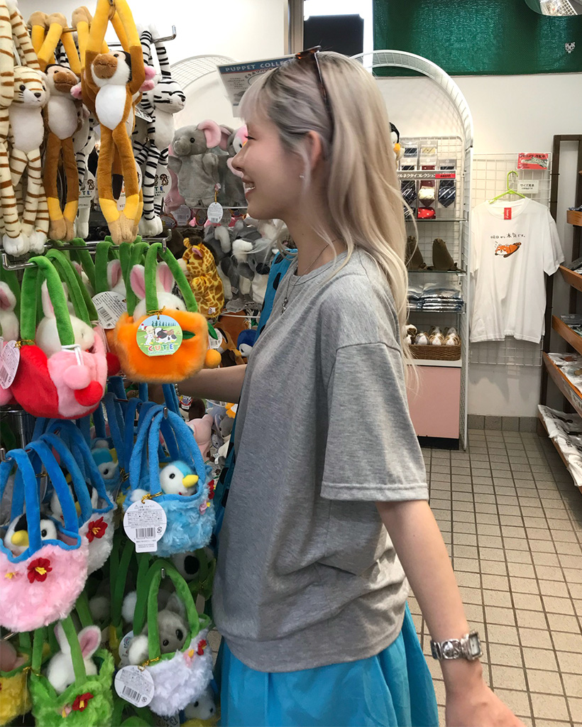 ラウンドネックハーフTシャツ
