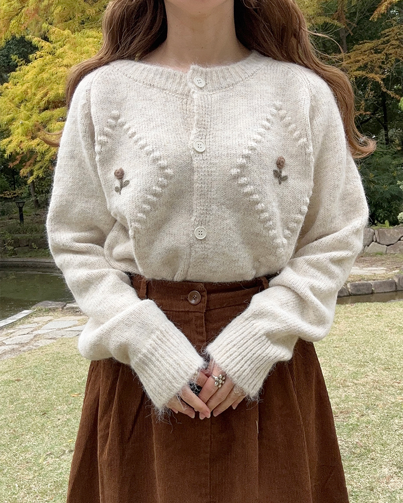 美品　chicwish 花柄ステッチポンポンハンドニットカーディガン CHICWISH Women's Yellow Stitch Flower Pom-Pom Knit Cardigan at