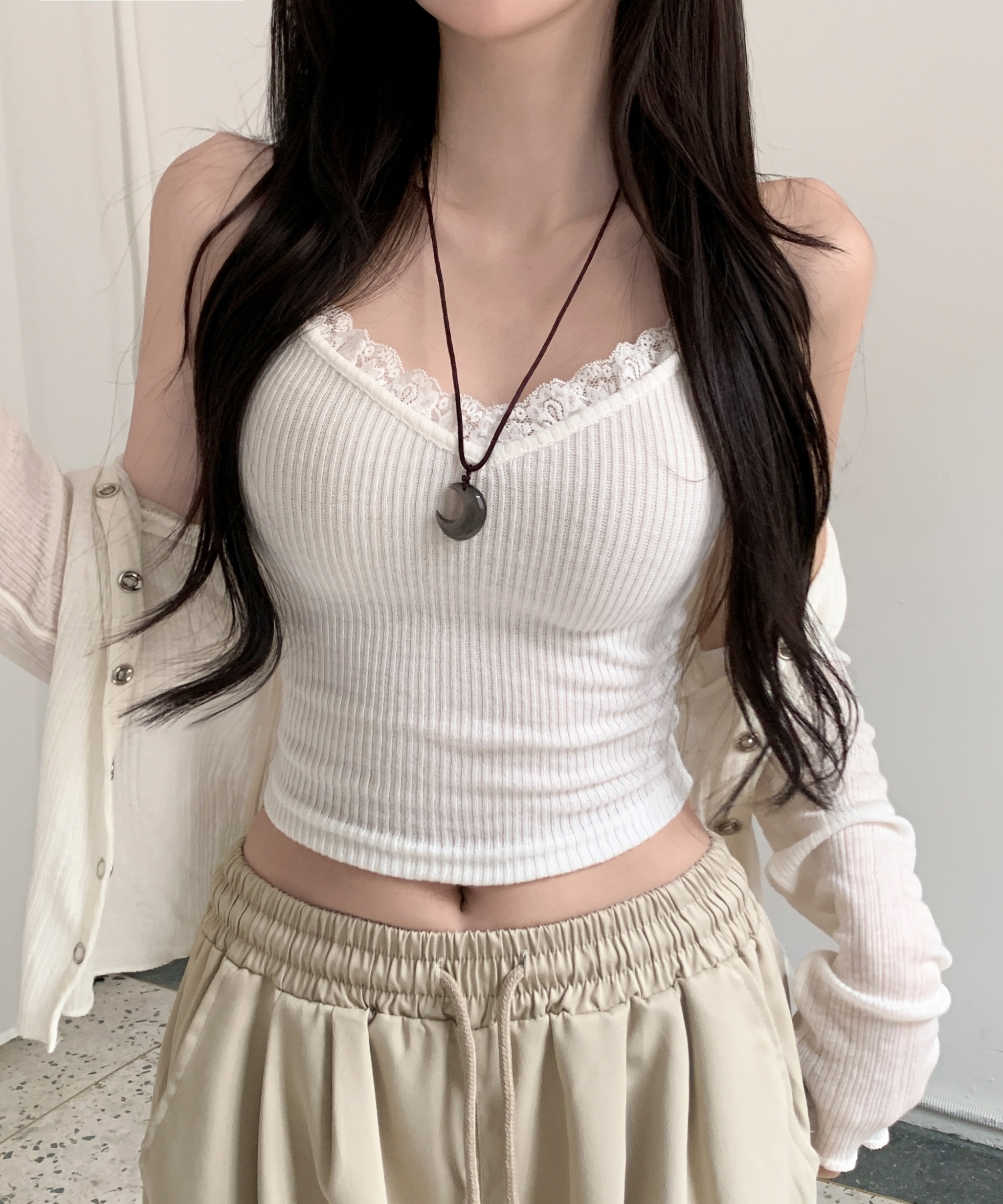 レースリブレイヤードVネックキャミソール | ファッション通販サイト NUGU