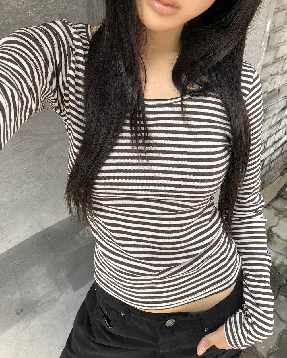 ストライプラウンドネックTシャツ