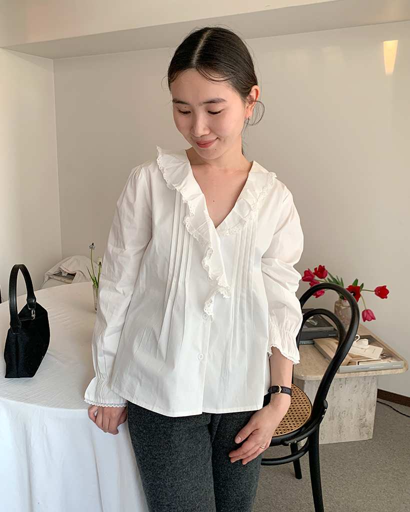 レースラッフルピンタックブラウス