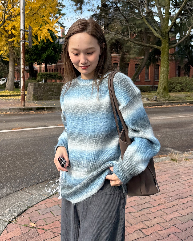 カラーポイントルーズフィットニット