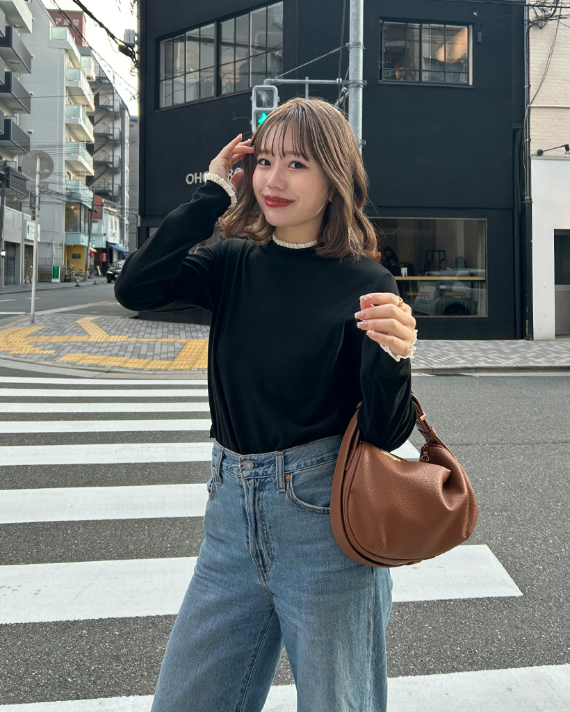 スリムフィットフリルポイントニット