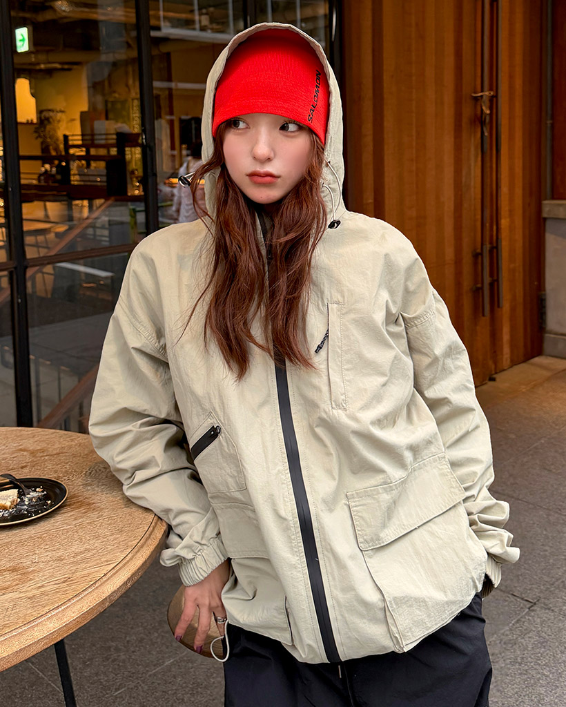 ポケット付きフードウィンドブレーカー