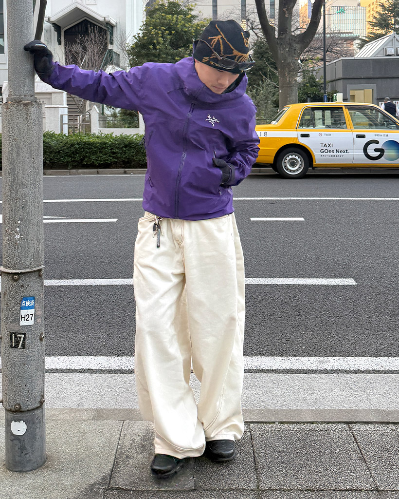 ビッグポケットノンフェイドデニムパンツ