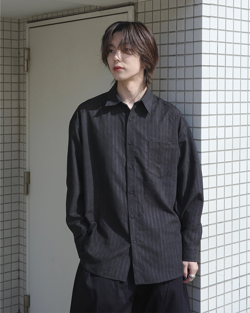 ストライプディテールシャツ