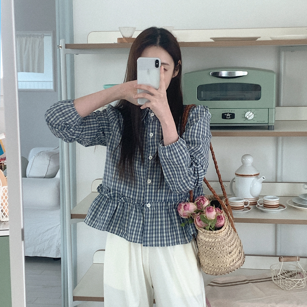 チェック柄フリルブラウス