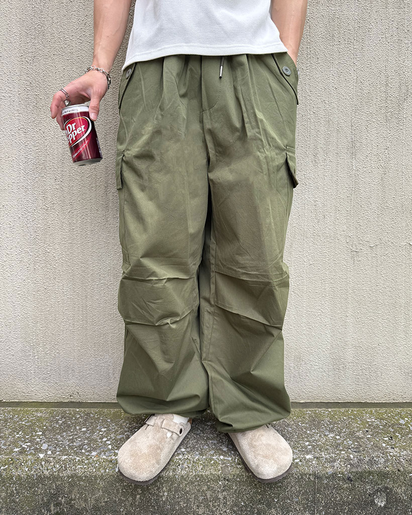 ボタンポケットワイドカーゴパンツ