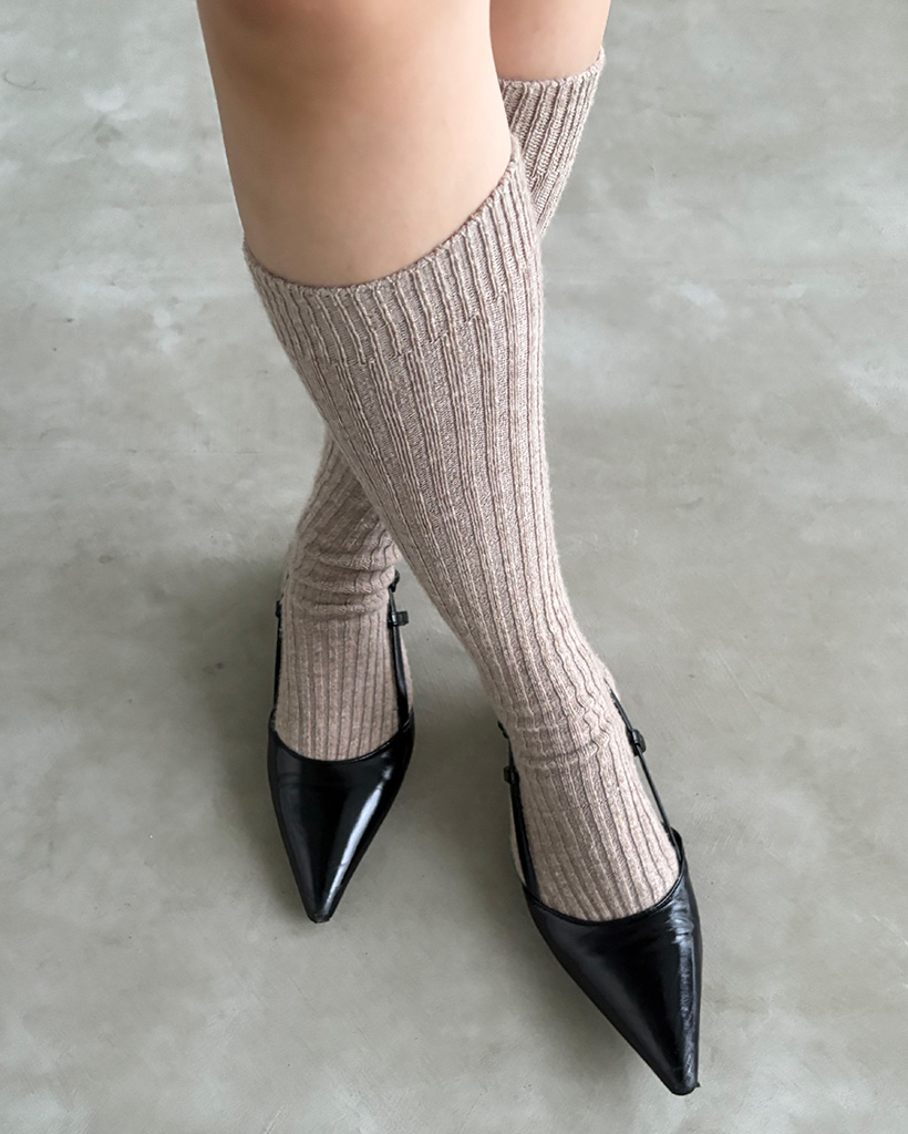 CHANEL 激レア　レディースカシミヤニーハイソックス　美品　イギリス製 CHANEL 激レア レディースカシミヤニーハイソックス 美品 イギリス製