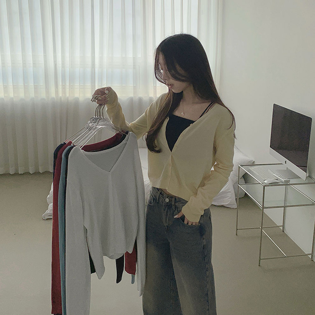 Vネックニットカーディガン