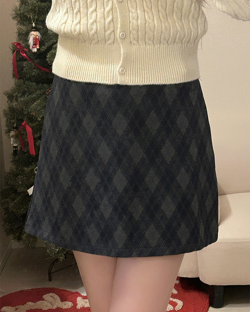 チェックミニスカート
