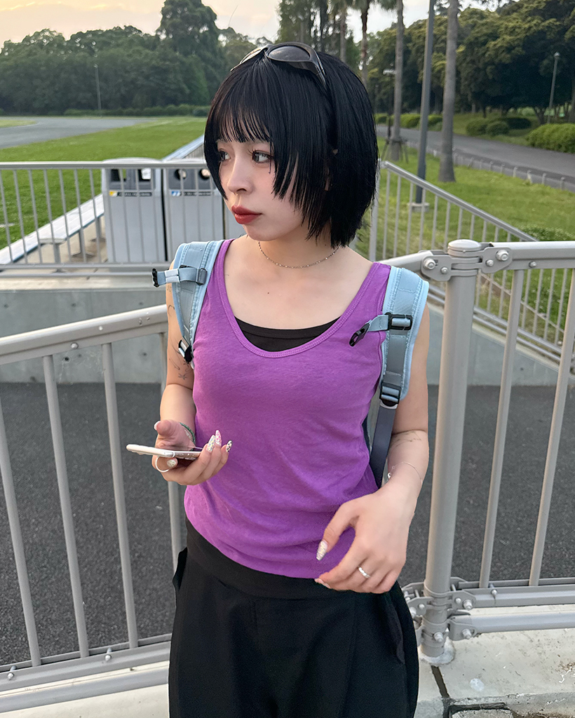 Uネックタンクトップ