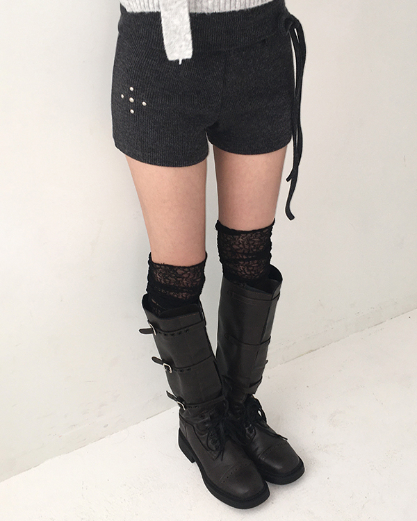 スタッズ付きニットショートパンツ