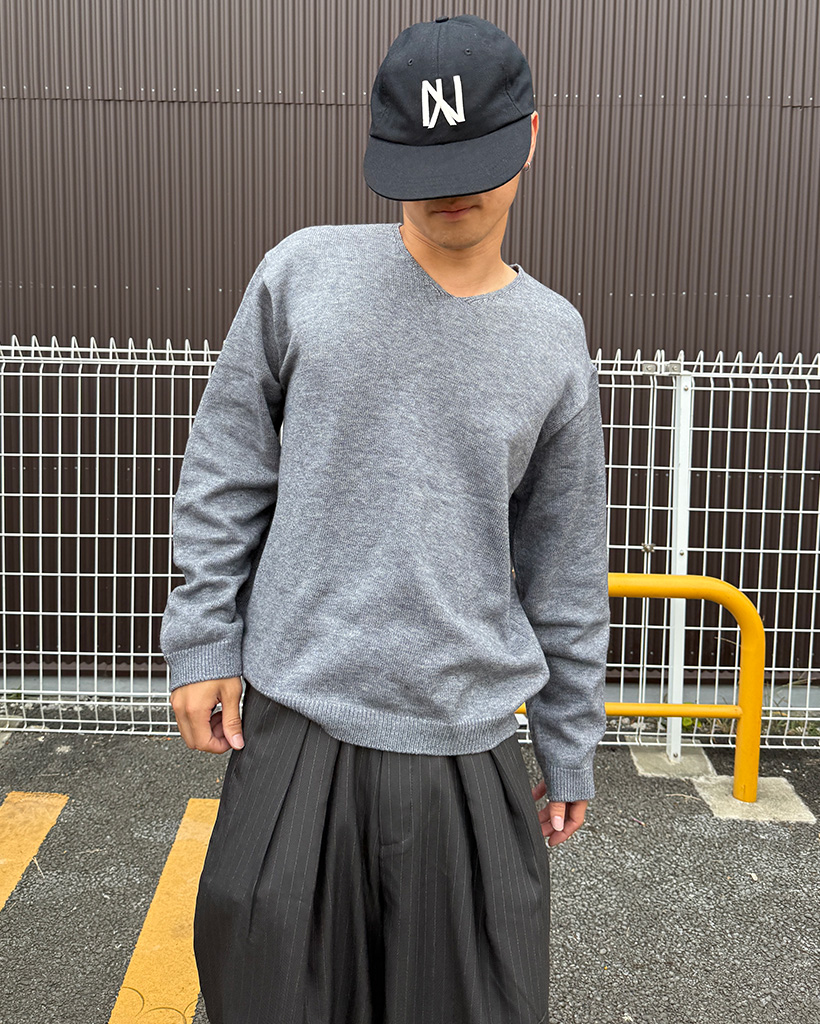 ルーズフィットVネックニット