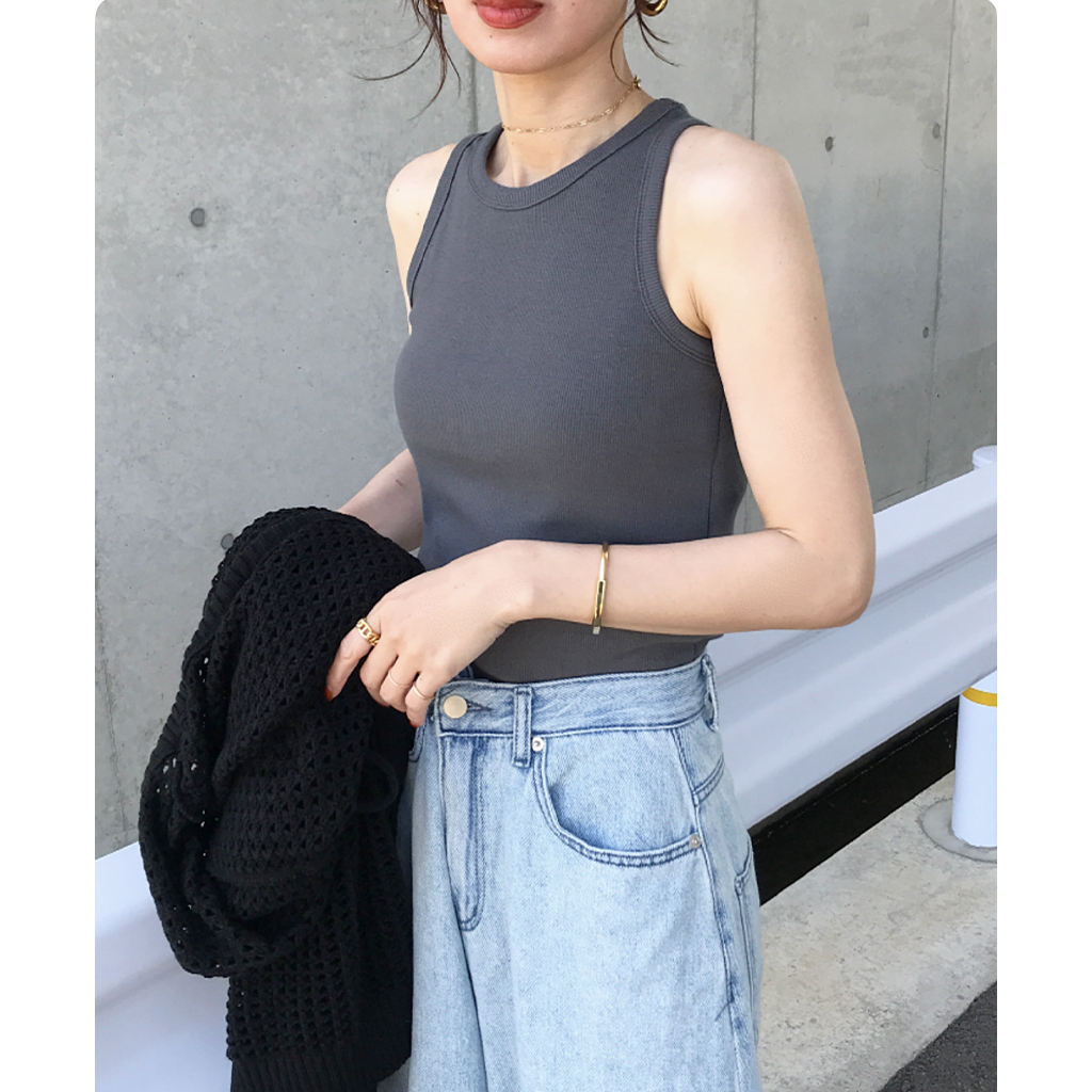 スリムシンプルタンクトップ