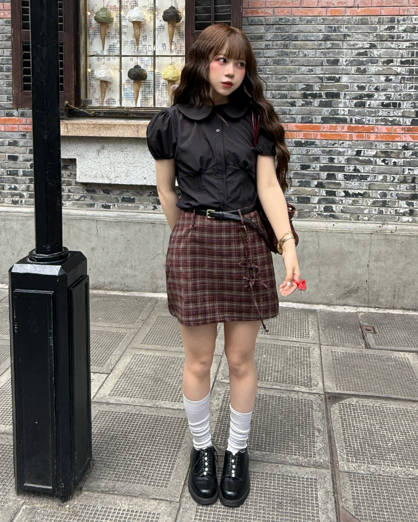 パフスリーブ丸襟ブラウス