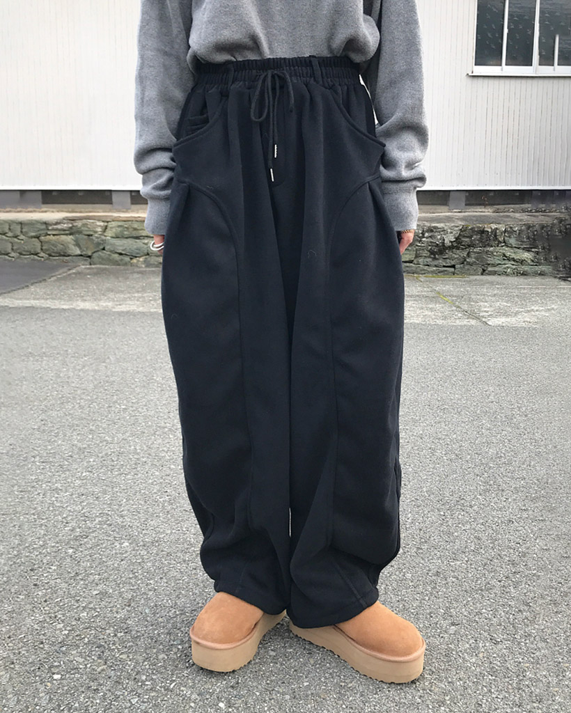 ルーズフィットベルトループスウェットパンツ