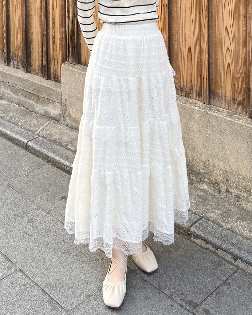 フラワーパンチングロングスカート