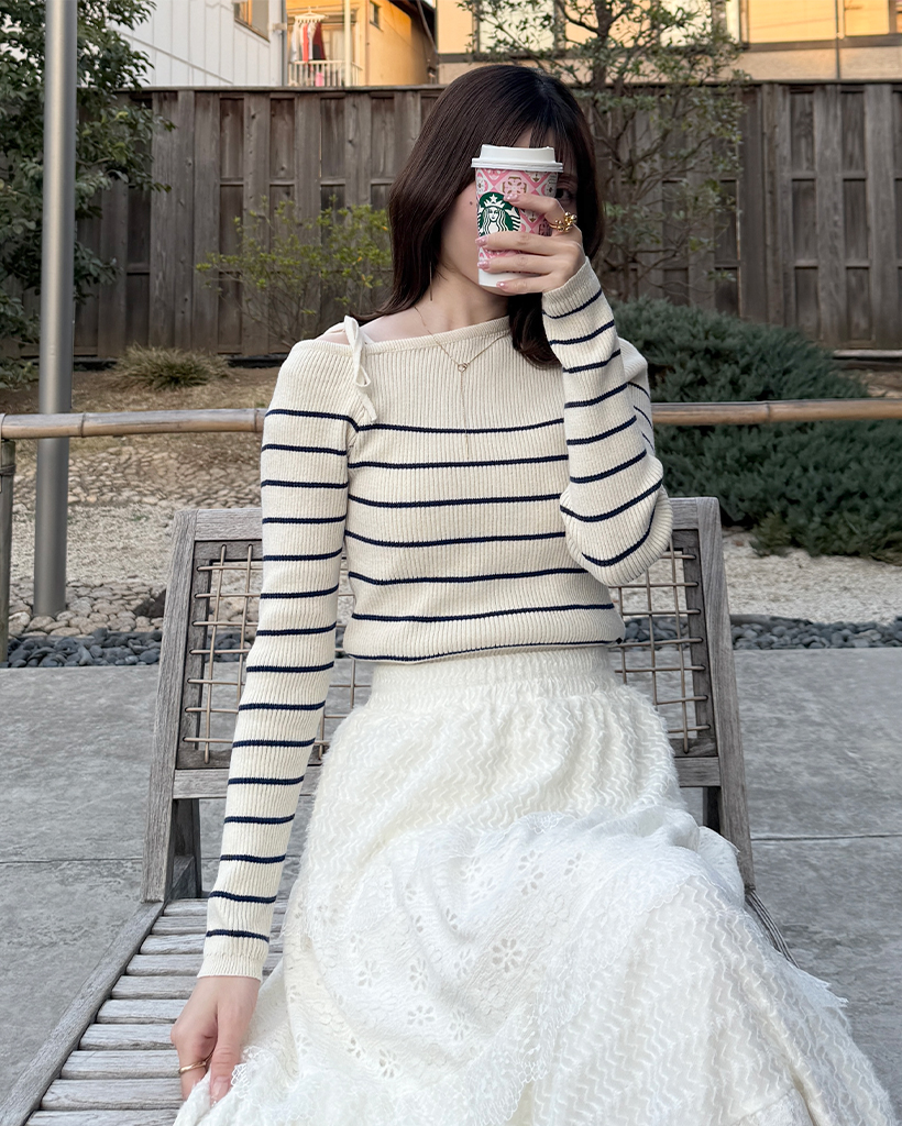 ボーダーオフショルニット