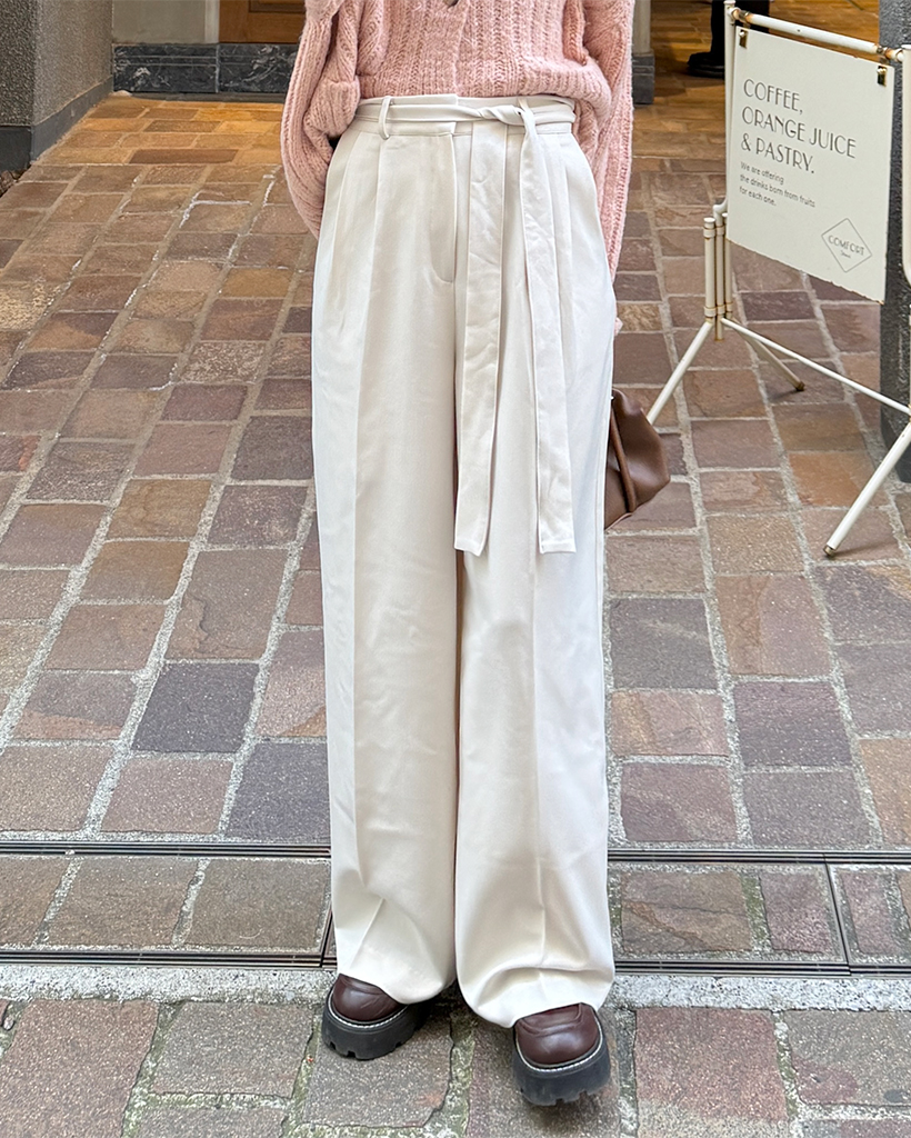 ベルト付きピンタックスラックス