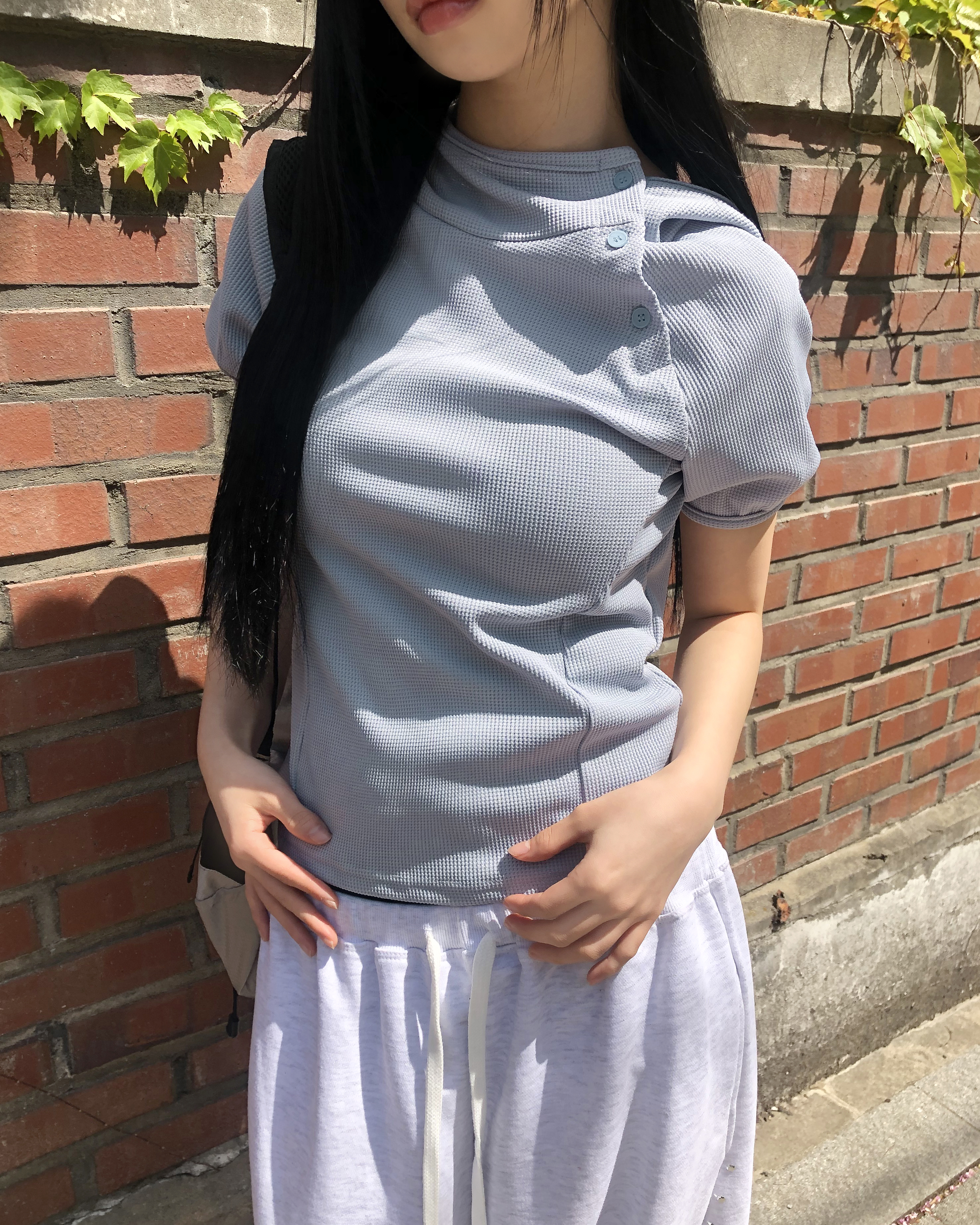 ハイネックボタン長袖フード付きTシャツ