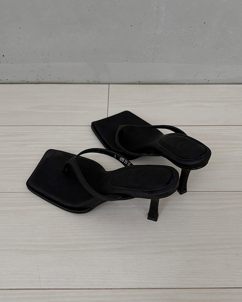 TOTEME トテム スクエアトゥ ヒール フリップフロップ サンダル TOTEME Toteme トーテム トングサンダル THE FLIP FLOP HEEL 205