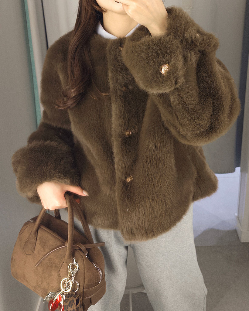 ゴールドボタンファージャケット