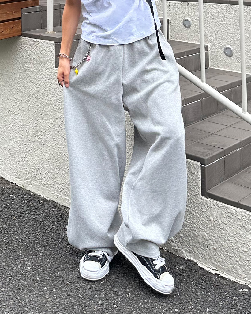 ユニセックス）バルーンフィットベルトスウェットパンツ