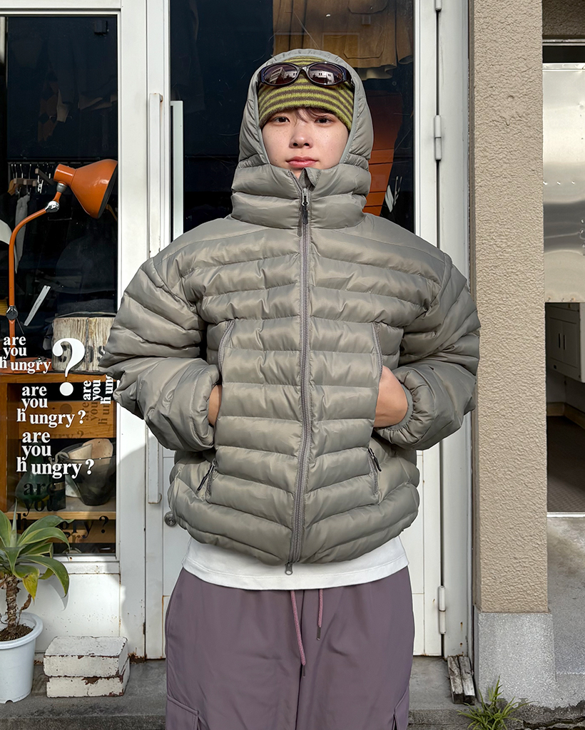 (ユニセックス)ジップポケット軽量ダウンジャケット