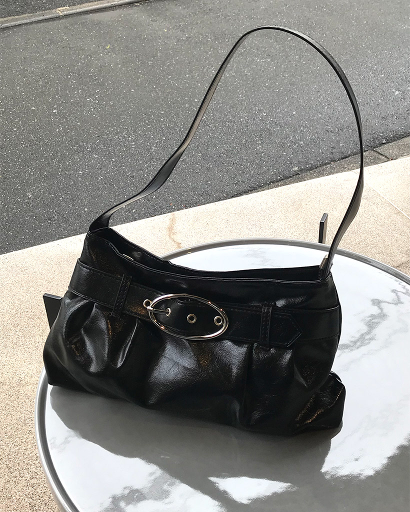 バックルポイントショルダーバッグ