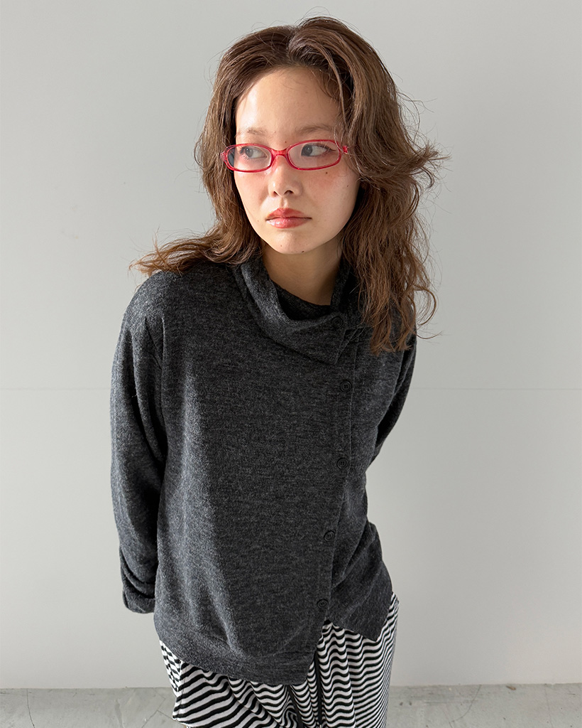 ハイネックアシンメトリーボタンカーディガン