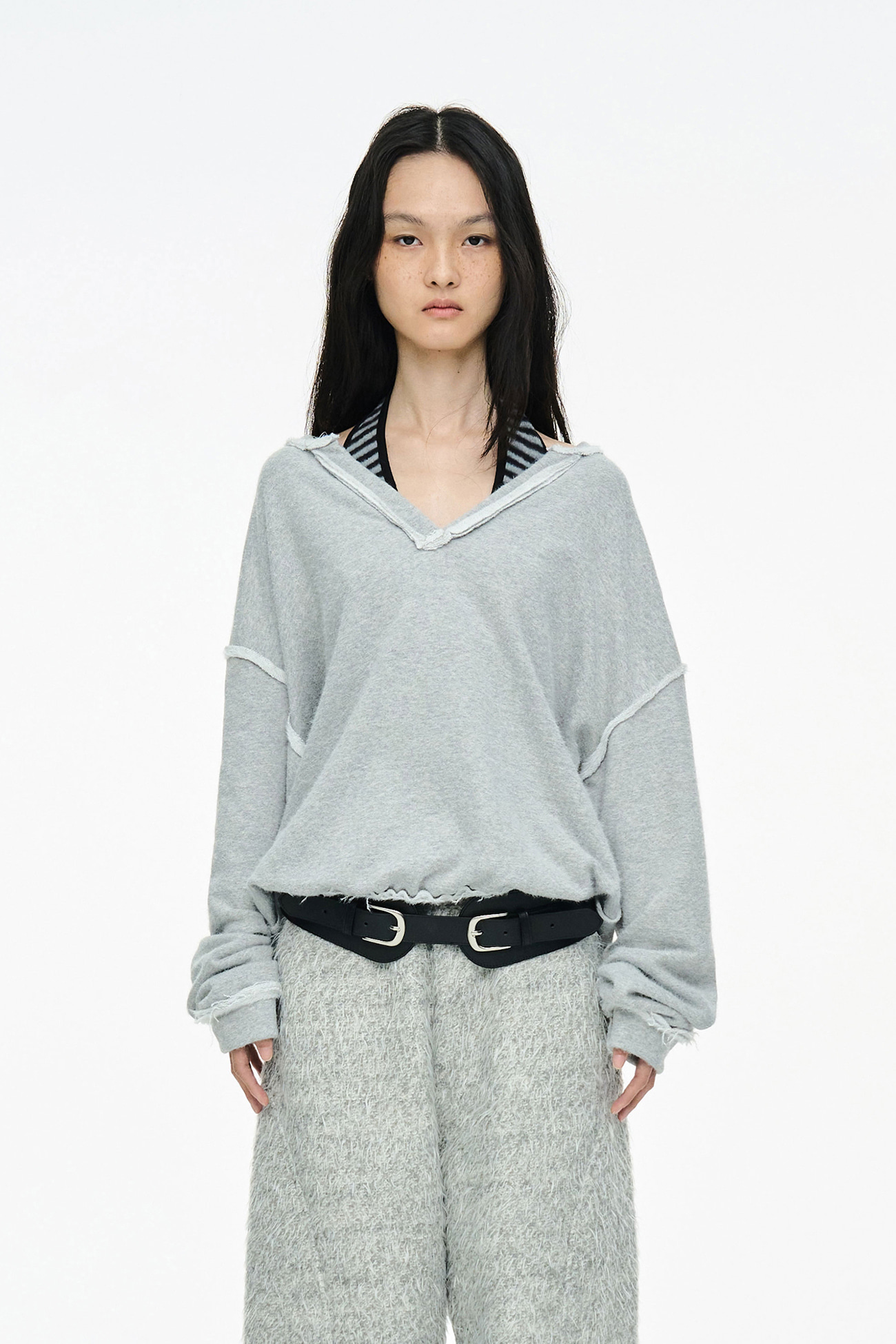 FURRY V-NECK SWEATSHIRT / GRAY