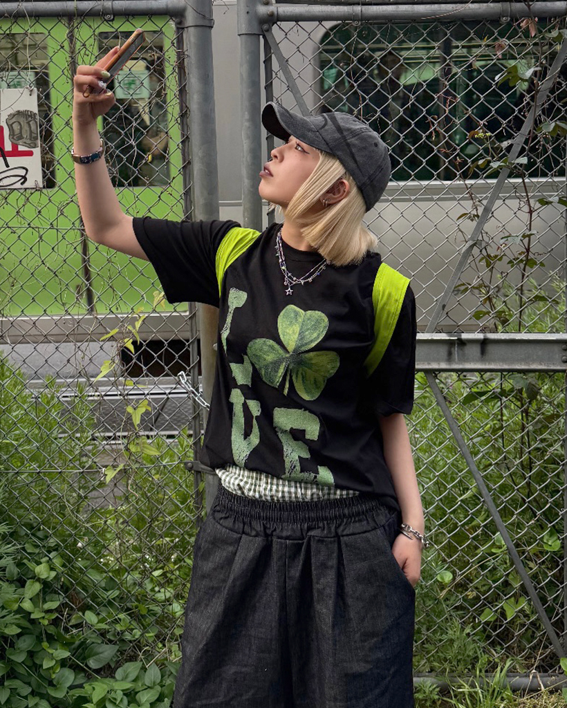 ユニセックス)クローバーラブ半袖Tシャツ | ファッション通販