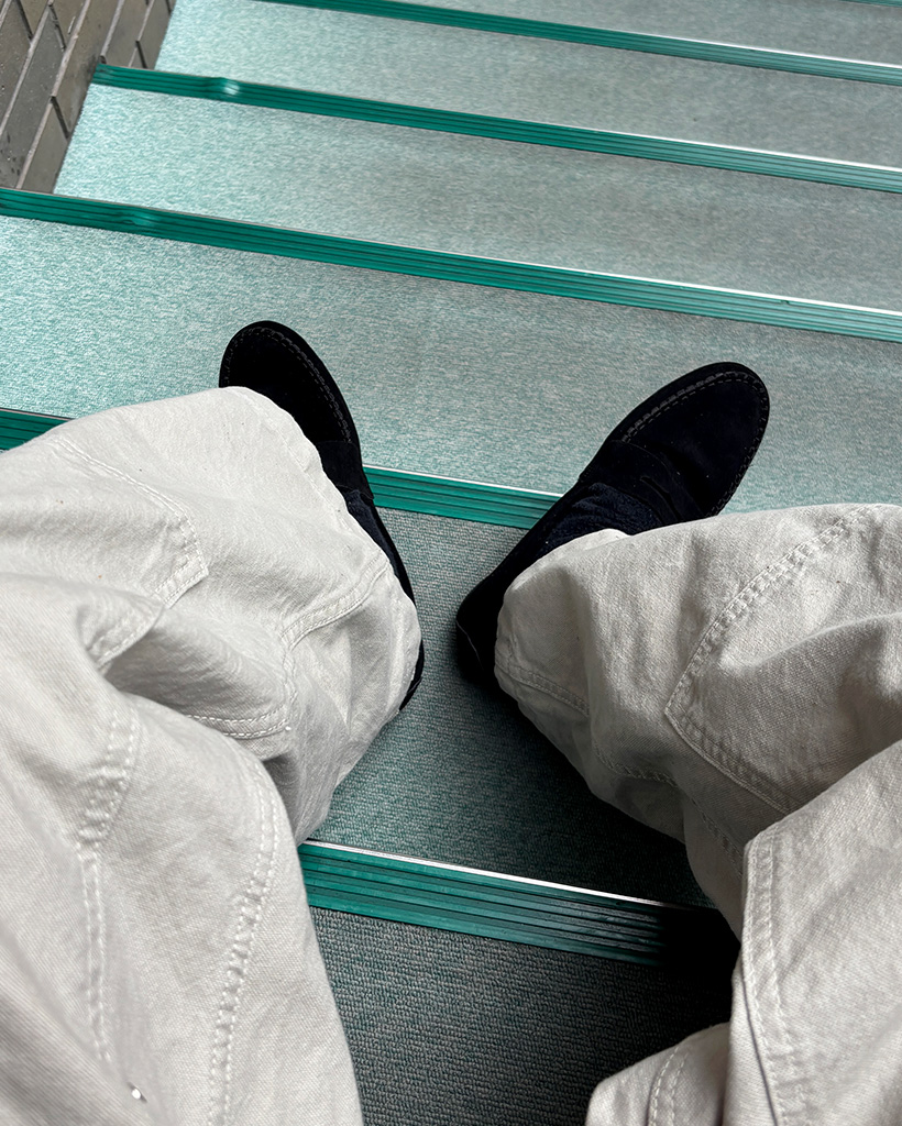 スエードローファー