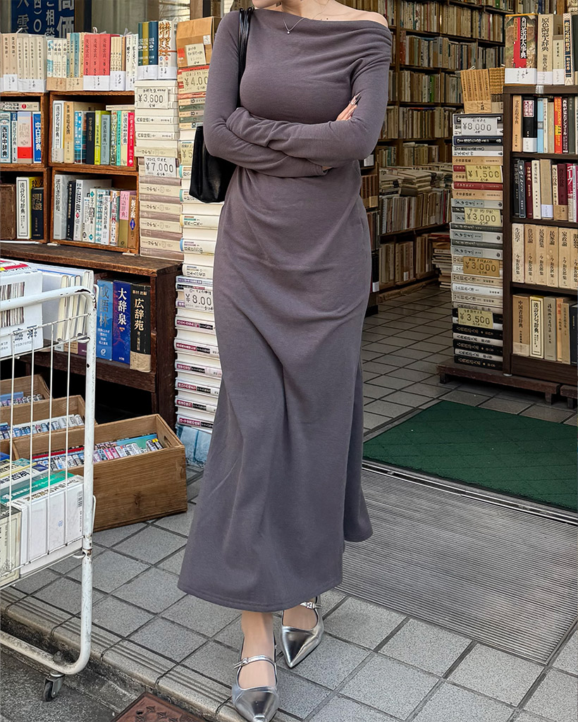 アシンメトリーオフショルダーロングワンピース