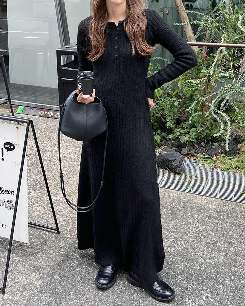 ハーフボタンリブロングワンピース