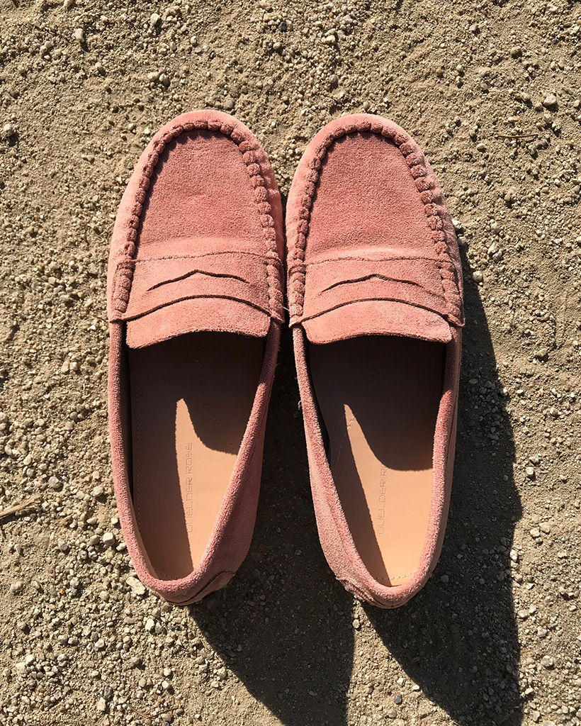 スエードローファー