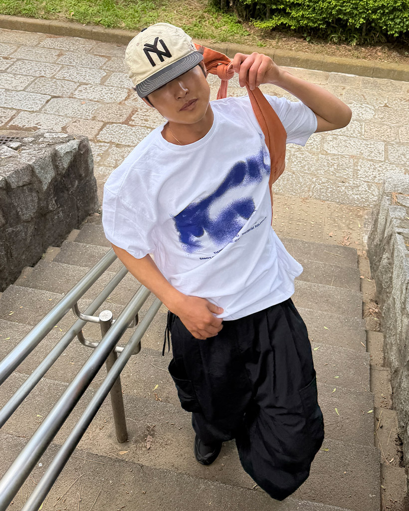 スプレープリントTシャツ