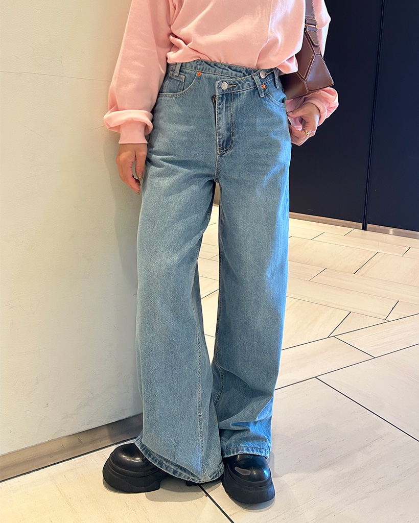 アシンメトリーデニムパンツ