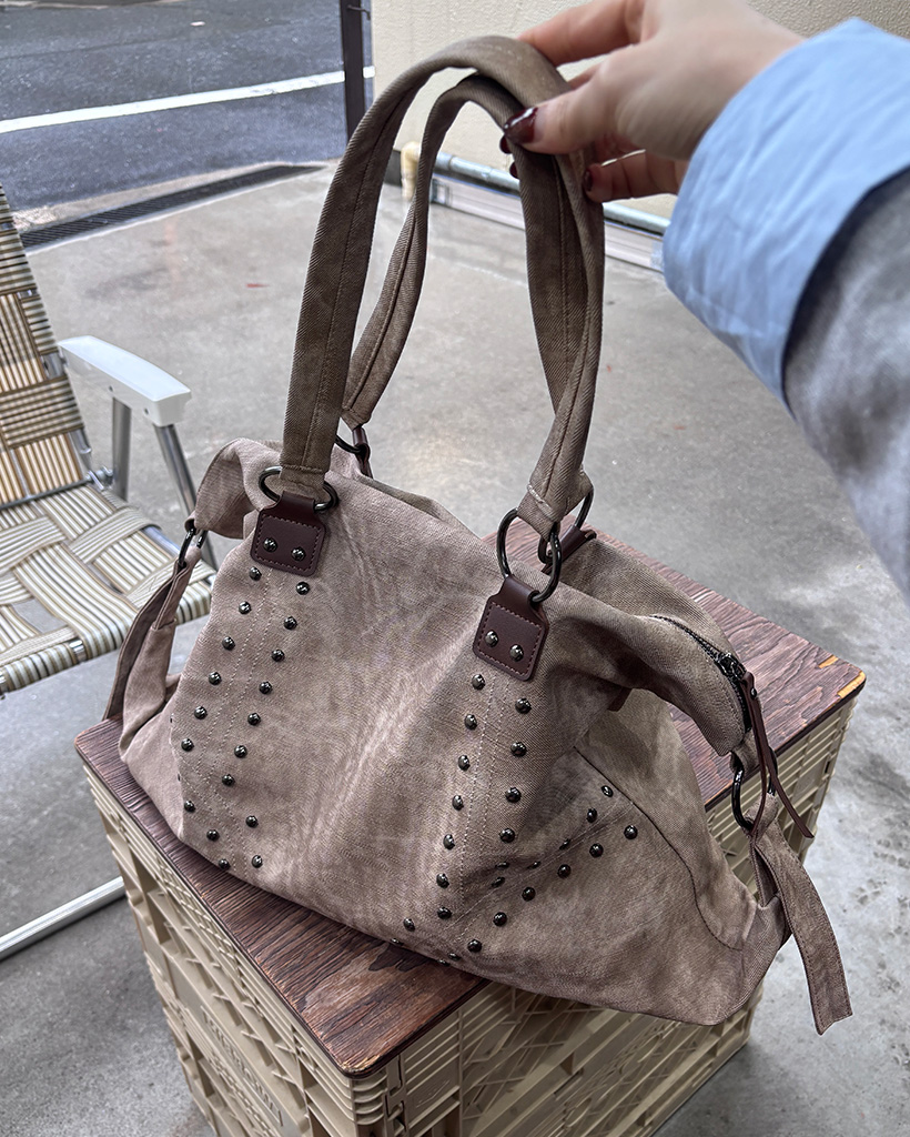 スタッズポイントショルダーバッグ