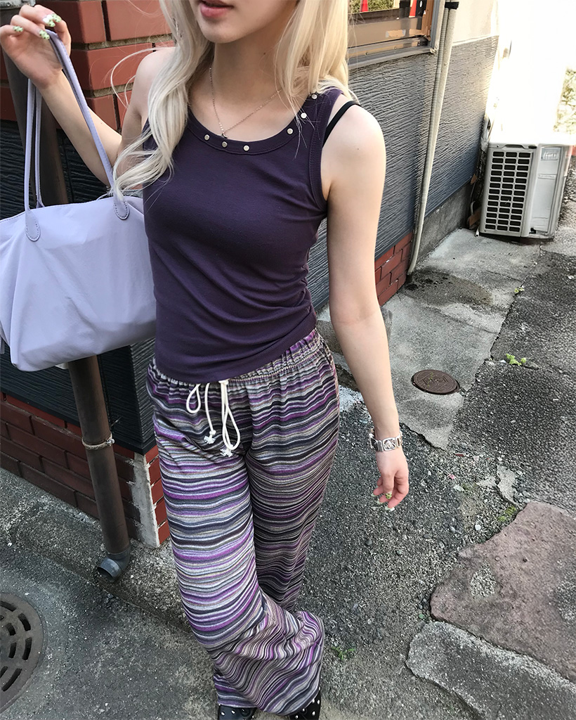 スタッズネックラインポイントキャミソール