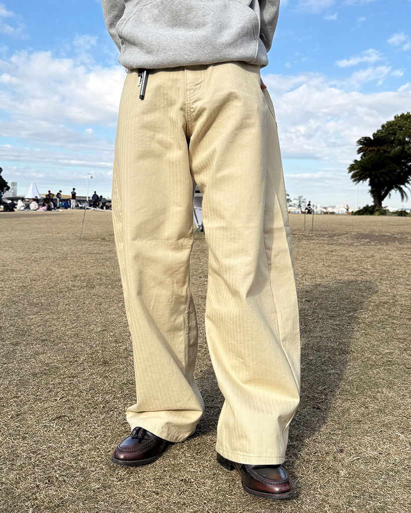 カーブドコットンワイドパンツ